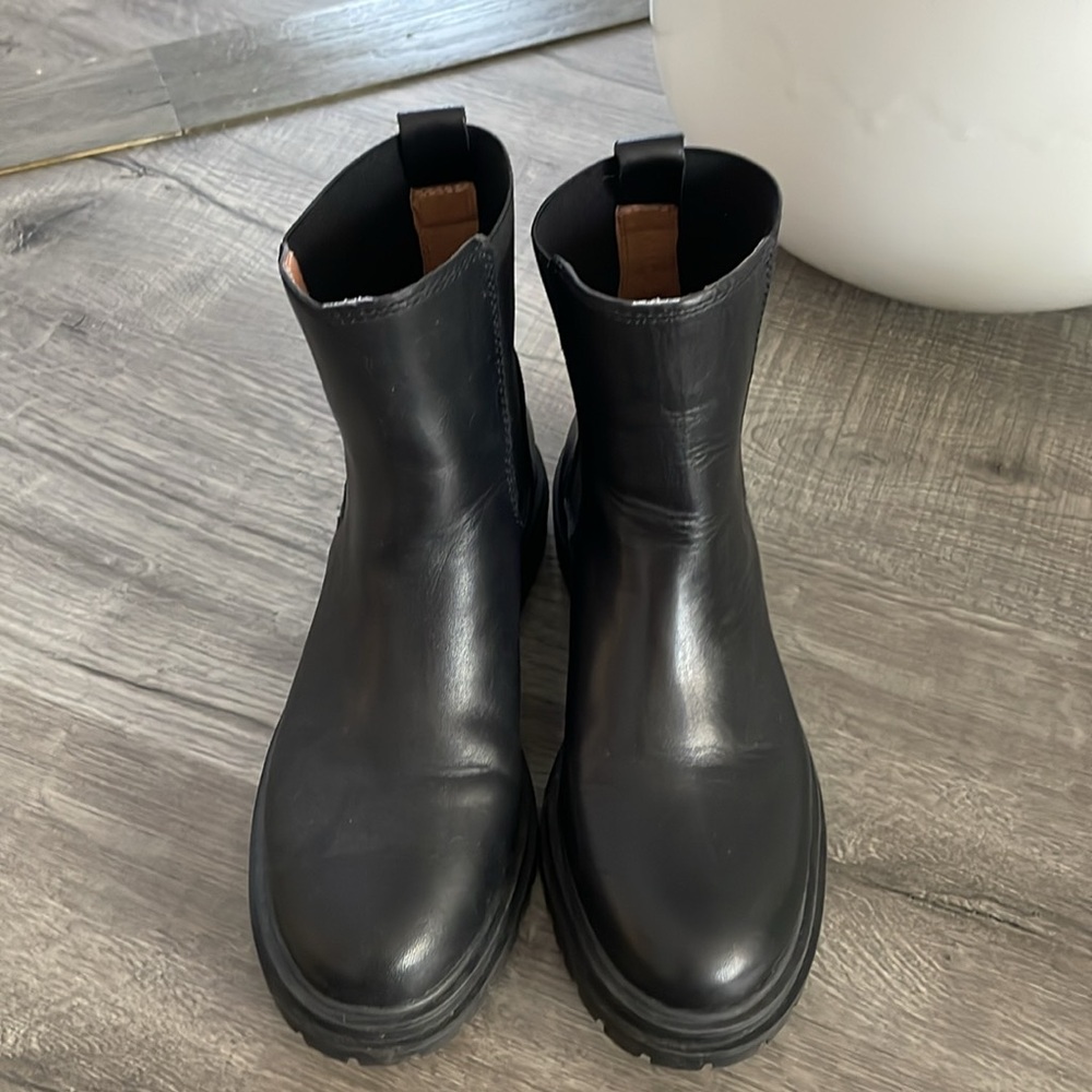 Chelsea Boots - Picture 2 of 9
